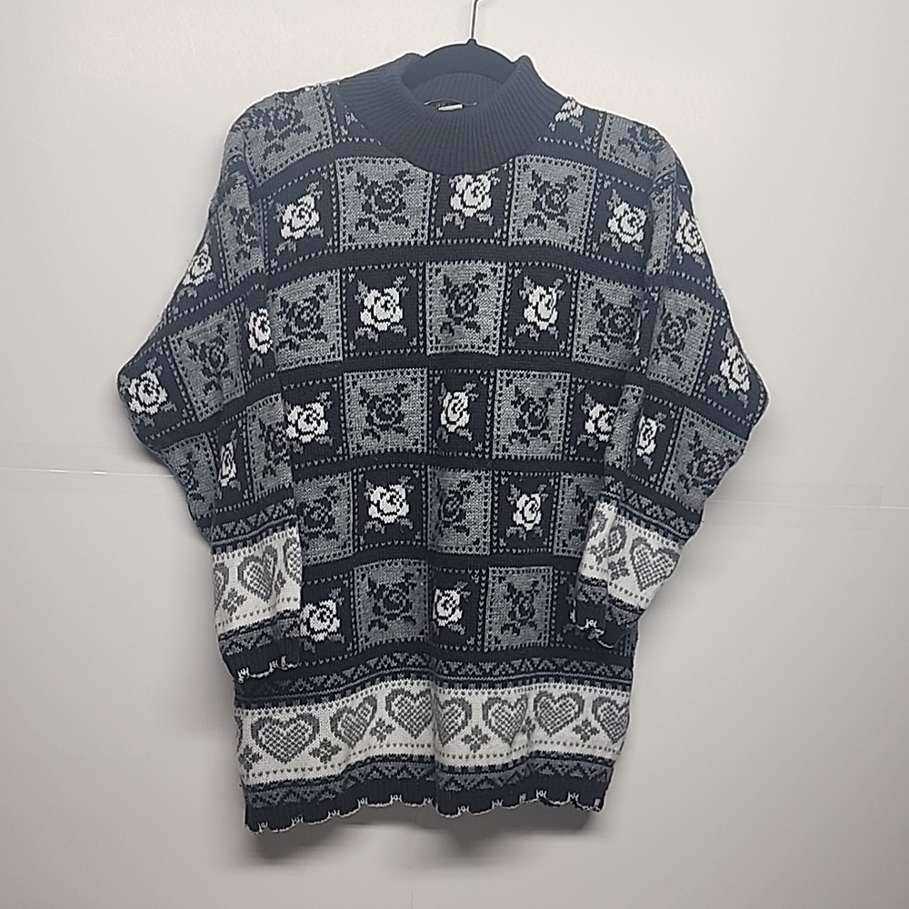 Croquet club vintage grandma sweat sz L.  Beautiful gray&white flowers.